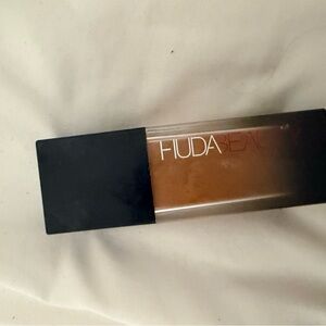 HUDA BEAUTY Liquid Foundation in Toffee